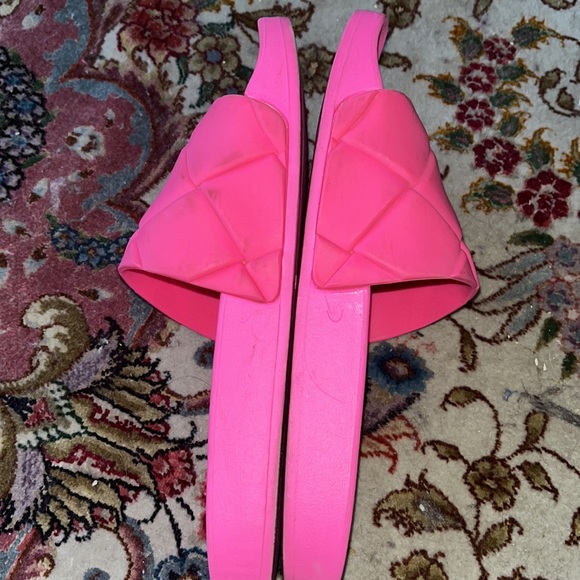 Steve Madden Neon Pink Slides 🌵7 - Picture 8 of 11